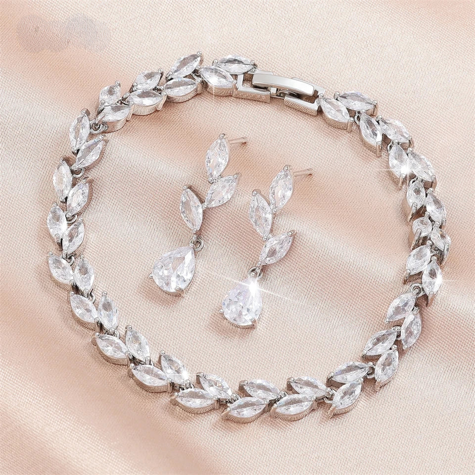 PARIS CRYSTAL EARRING AND BRACELET SET IN GOLD OR SILVER
